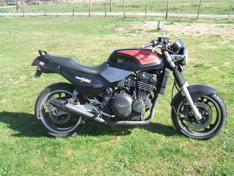 moto trident.jpg